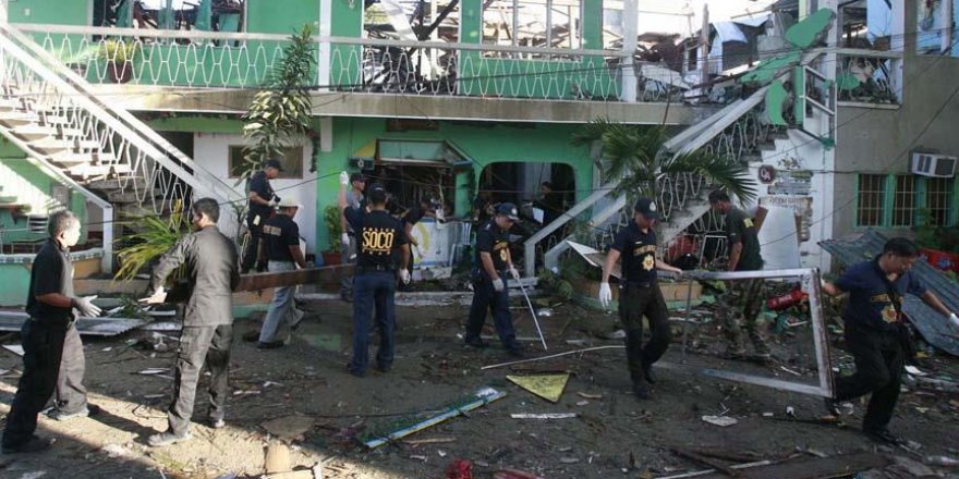 Filipinler'de Camiye Bombalı Saldırı: 2 Ölü