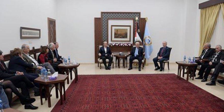 Zuhri: Abbas’ın Geleceğini İşgal Rejimine Bağladığı Görülüyor