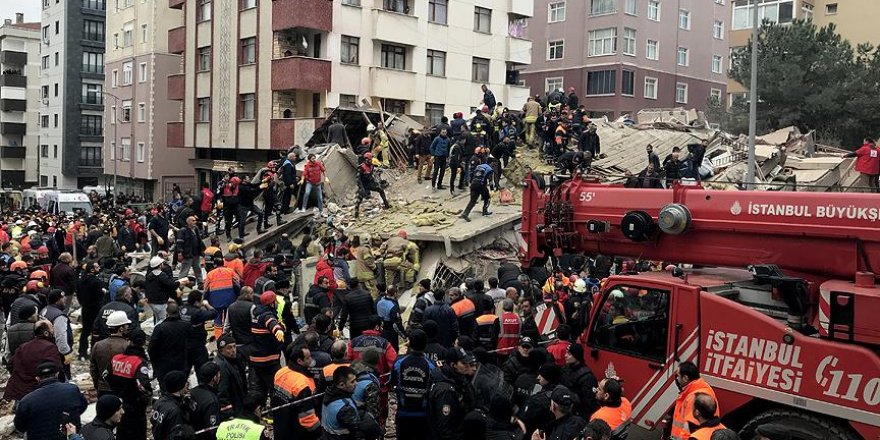 İstanbul'da 7 Katlı Bina Çöktü