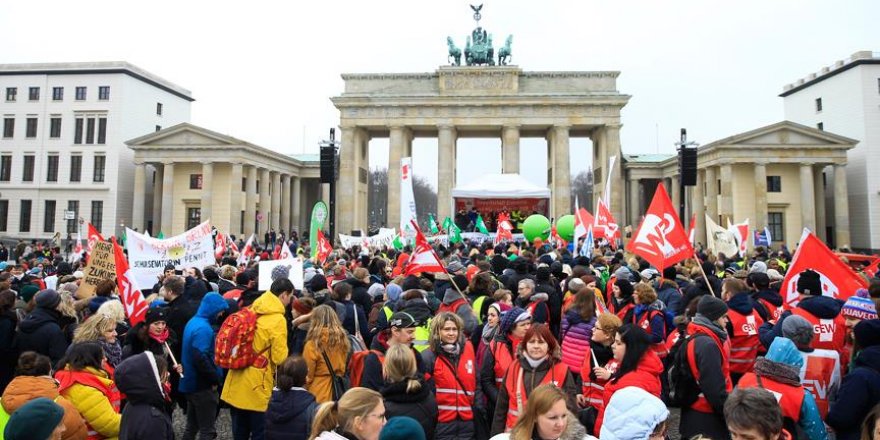 Almanya'da Kamu Çalışanları 'Uyarı Grevi' Yaptı