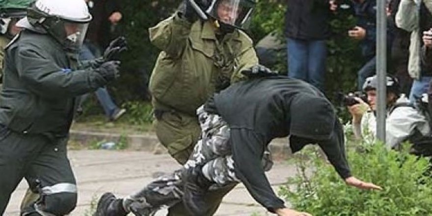 Almanya’nın Üniformalı Irkçıları