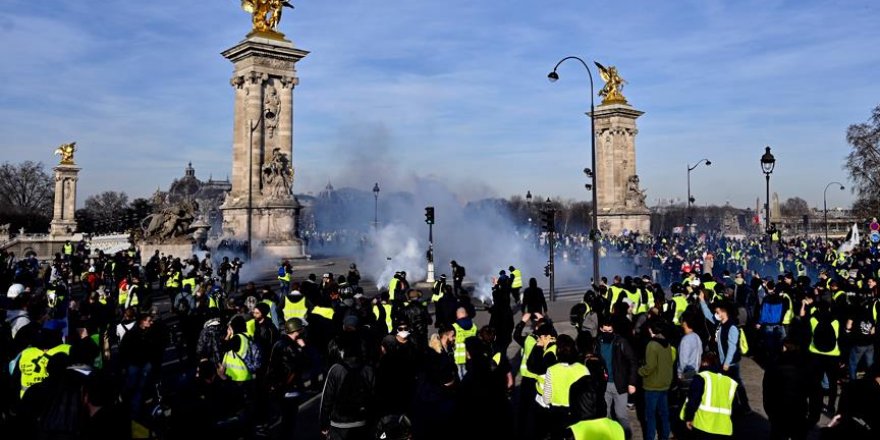 Fransa'da Sarı Yelekliler Gösterilerin 14'üncü Haftasında Sokaklarda