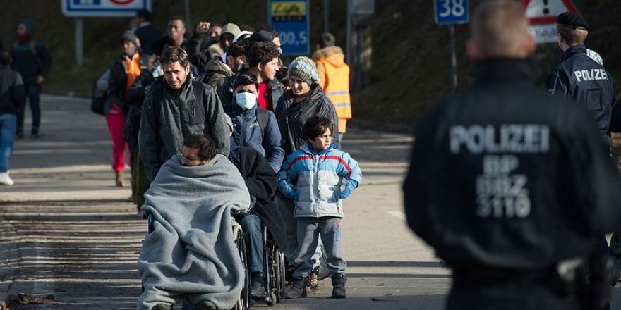 Avusturya'da Nazi Uygulaması: Mültecilere 'Sokağa Çıkma Yasağı' Geliyor