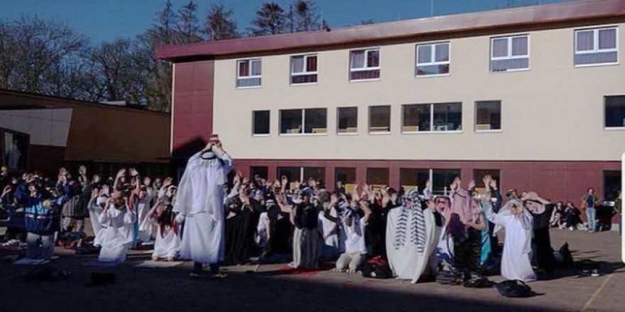 İslamiyet'e Hakaret Eden Belçikalı Öğrencilere Tepki