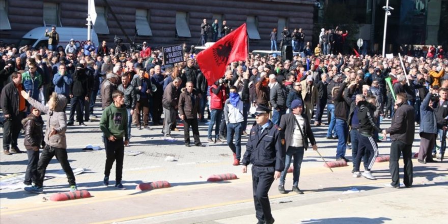 Batı Balkanlar'daki Siyasi Kriz Dalgasının Son Adresi: Arnavutluk
