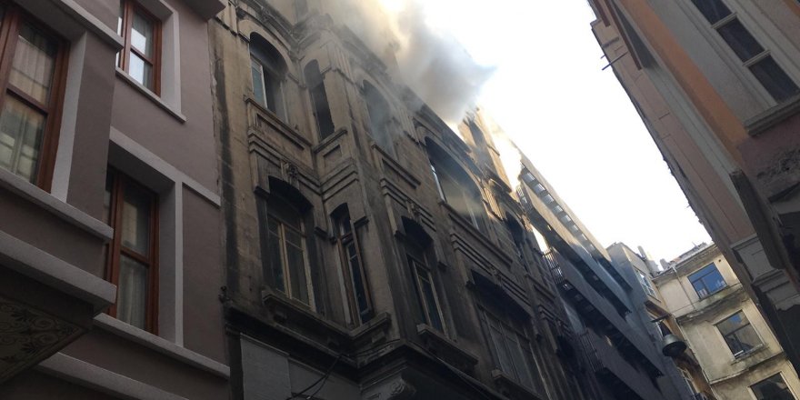 Beyoğlu'nda 5 Katlı Binada Yangın:4 Kişi Hayatını Kaybetti
