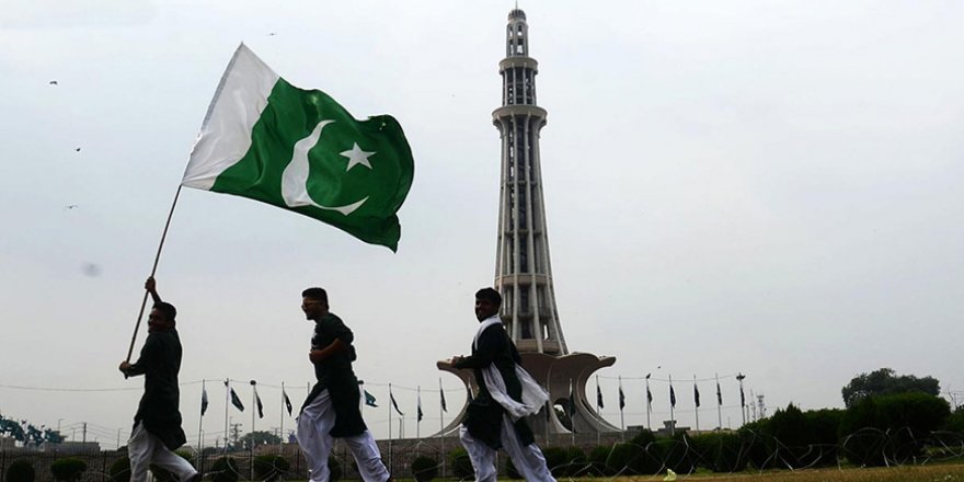 Pakistan'da 182 Medrese ve Camiye El Konuldu