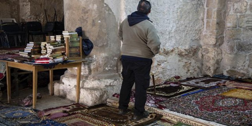 İsrail Polisinden Mescid-i Aksa'da Provokatif Hareket