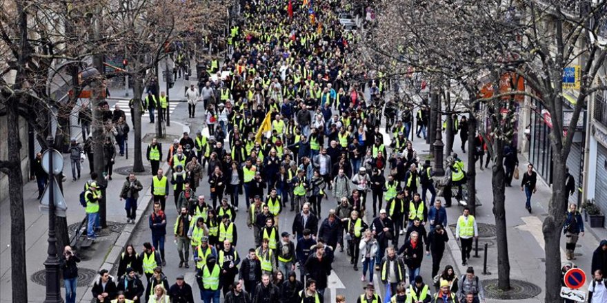Fransa’da Polise Sarı Yeleklileri ‘Vur’ İzni!