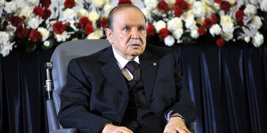 Halkların İradesi Bir Despotu Daha Dize Getirdi! Buteflika İstifa Etti!