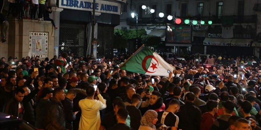 Cezayir Halkı Buteflika'nın Gitmesini Yeterli Görmüyor
