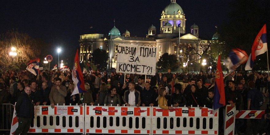 Sırbistan ve Karadağ'da Hükümet Karşıtı Protestolar