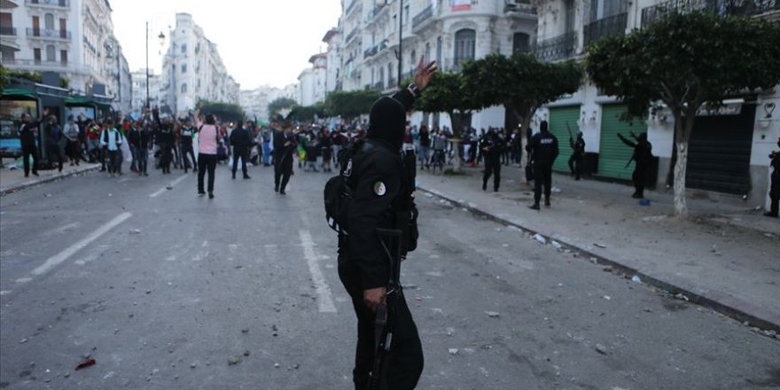 Cezayir'de 108 Gösterici Gözaltına Alındı