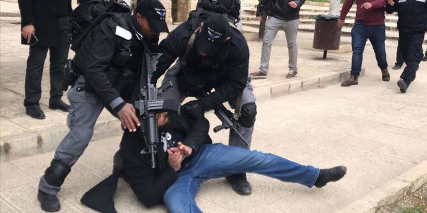 İşgal Güçleri 4'ü Çocuk 12 Filistinliyi Gözaltına Aldı