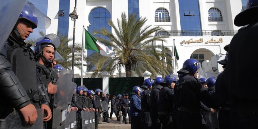 Cezayir'in En Zengin İş Adamı Tutuklandı