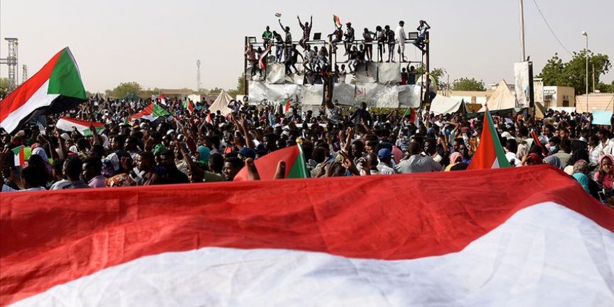Sudan Askeri Geçiş Konseyi'nin 3 Üyesi İstifa Etti