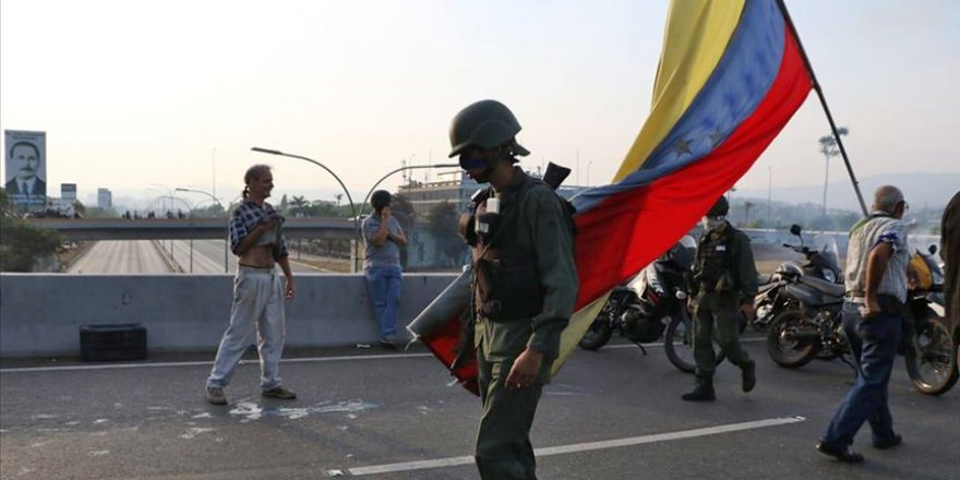 Venezuela'da Darbe Girişimi İddiası
