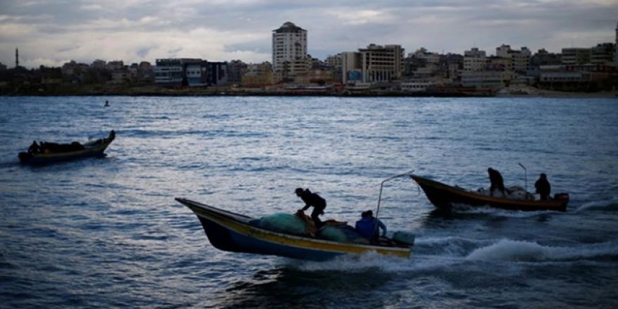 İsrail Gazze'deki Balıkçıların Avlanma Mesafesini Düşürdü