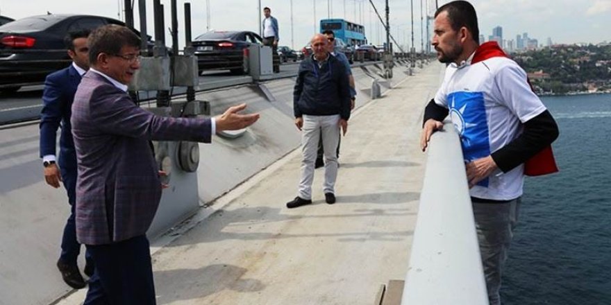 İntihar Etmek İsteyen Genci Davutoğlu Vazgeçirdi