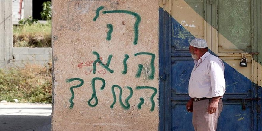 Yahudi İşgalciler Filistinlilerin Evlerine Irkçı Sloganlar Yazdı