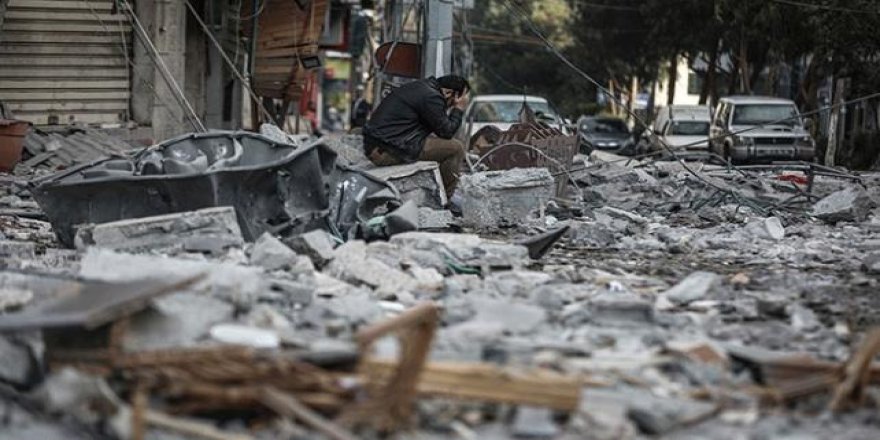 Siyonist İsrail Gazze'de 220'den Fazla Bölgeyi Vurdu
