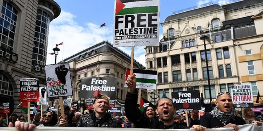  Londra'da Sivil Toplum Örgütleri Filistin İçin Yürüdü