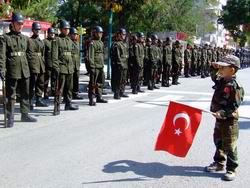 Türkiye'de Askerlik İlkokulda Başlıyor!