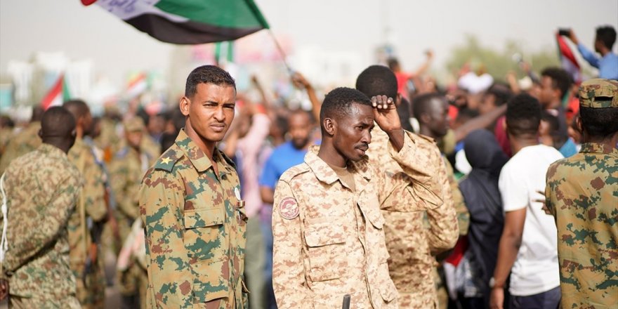 Sudan'da Muhalefetle Askeri Geçiş Konseyi Anlaştı
