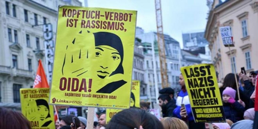 Avusturya'da Başörtüsü Yasağı Mecliste Kabul Edildi