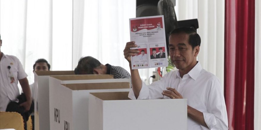 Endonezya'da Widodo Seçimi Kazandı
