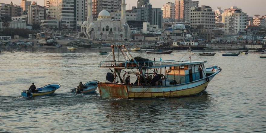 İşgalci İsrail Gazzeli Balıkçıların Avlanma Mesafesini Düşürdü