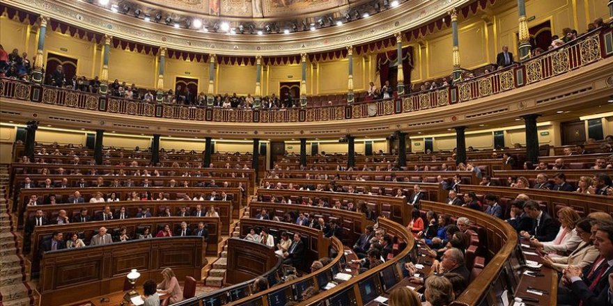 Tutuklu Katalanların Milletvekilliği Askıya Alındı