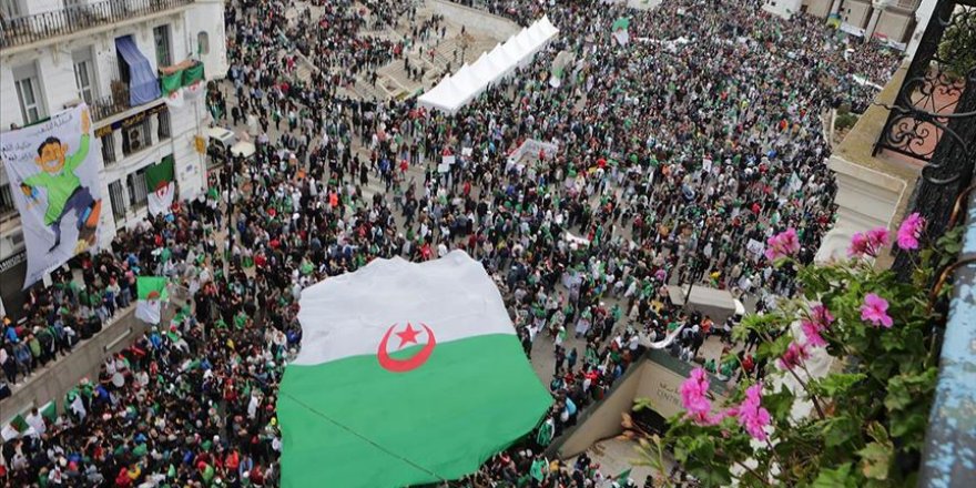 Cezayir'de Muhalefetin Geçici Başkan Adayı İbrahimi