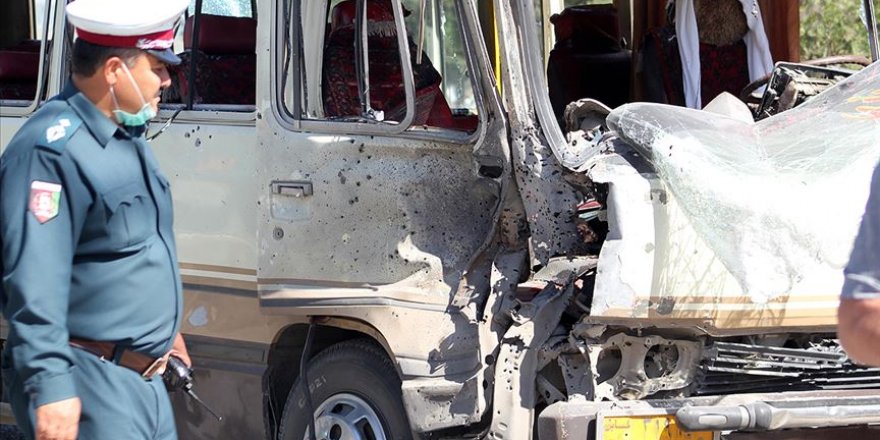 Afganistan'da Bakanlık Personelini Taşıyan Araca Bombalı Saldırı