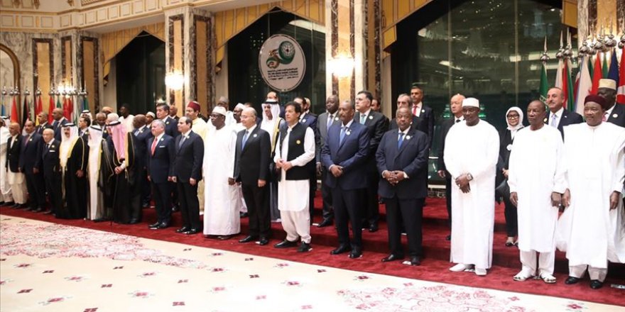 İİT Zirvesinden, 'Filistinlilerin Meşru Haklarına Aykırı Çözüm Önerilerine Karşıyız' Mesajı