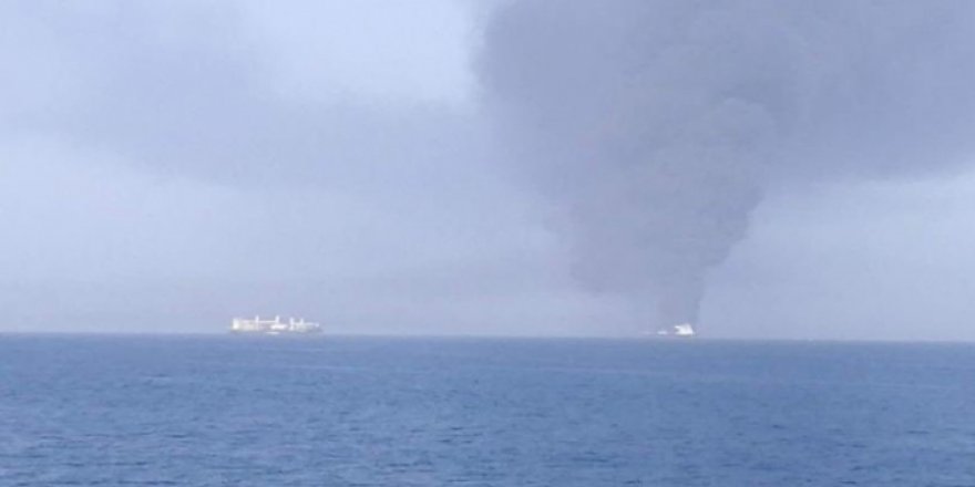 Umman Denizi'nde 2 Petrol Tankerinde Patlama