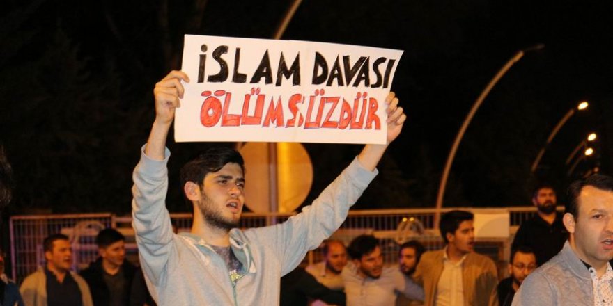 Ankara ve İstanbul'da Sisi Cuntasının Temsilciliklerinde Şehit Mursi İçin Protestolar Düzenlendi