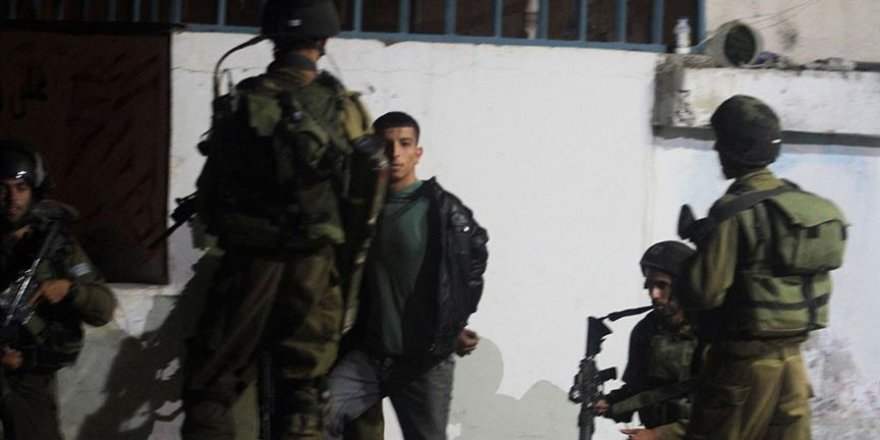 İşgal Güçleri 8 Filistinliyi Gözaltına Aldı