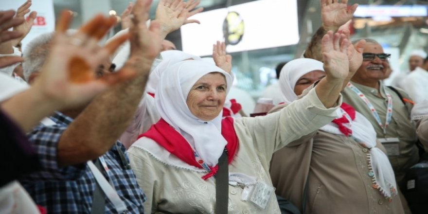 İlk Hacı Kafilesi Dualarla Uğurlandı