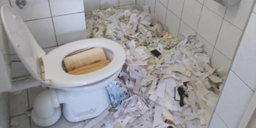 Almanya'da Camiye Saldırı: Kur'an-ı Kerim'i Yırtıp Tuvalete Attılar