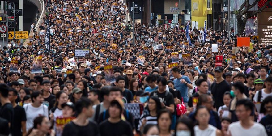 Hong Kong'da Göstericiler İade Yasasının İptali İçin Toplandı