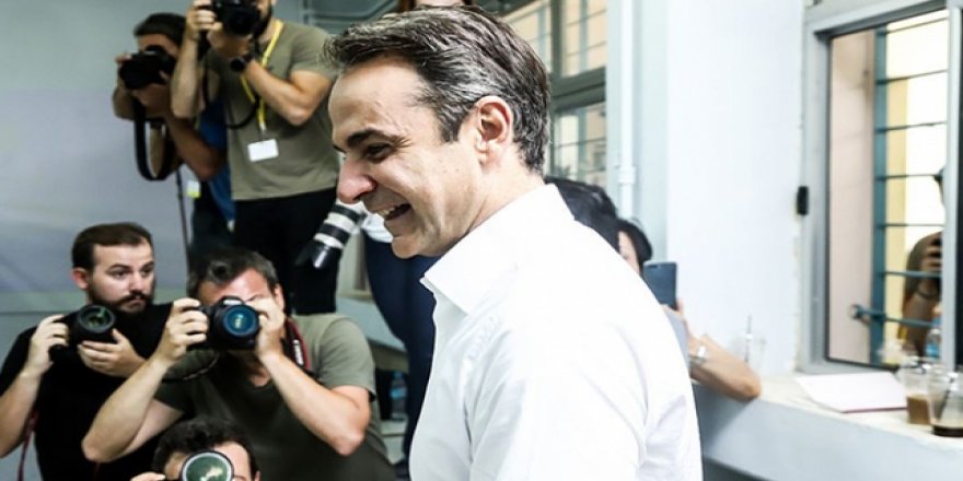 Yunanistan'da Yeni Başbakan Miçotakis Görevi Çipras'tan Devraldı