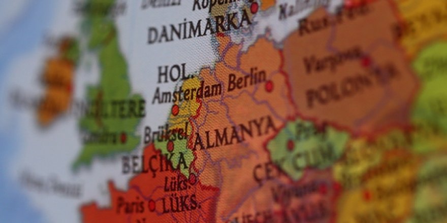 Hollanda ve Almanya'da Camilere Saldırı Düzenlendi