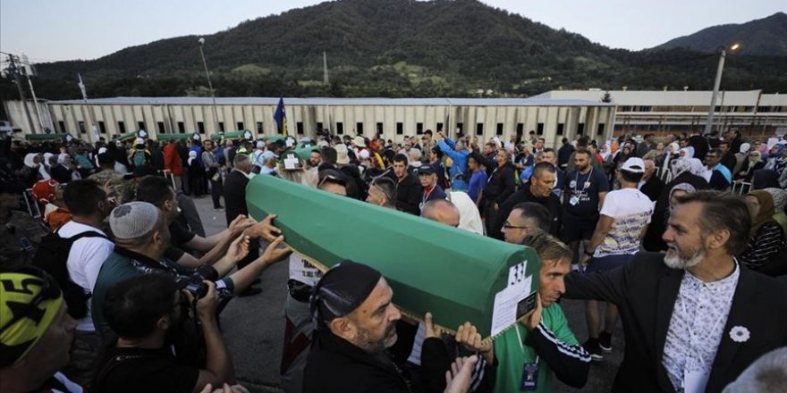 Srebrenitsa Kurbanlarının Cenazeleri Anıt Mezarlığa Taşındı