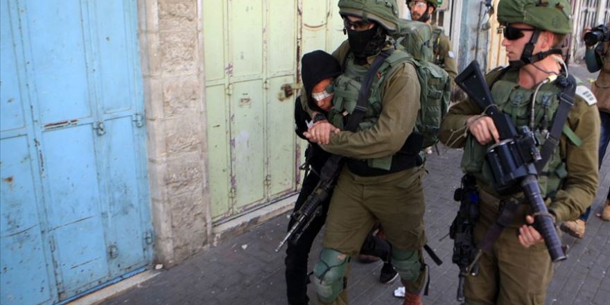 İsrail Güçleri Batı Şeria'da 10 Filistinliyi Gözaltına Aldı