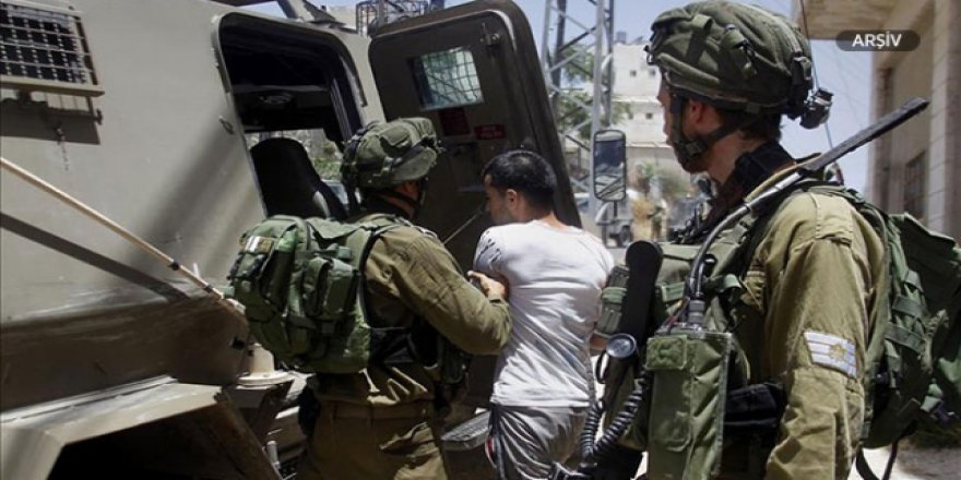 İsrail Güçleri 11 Filistinliyi Gözaltına Aldı