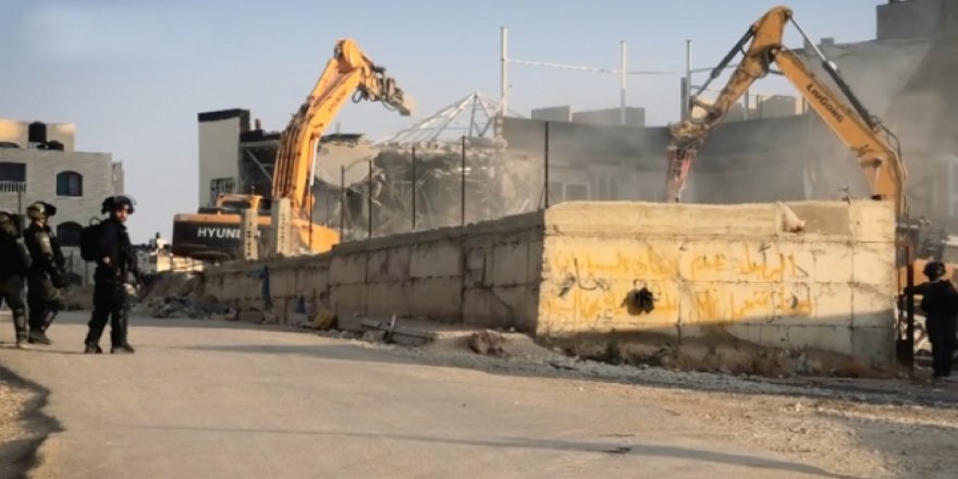 Terör Devleti İsrail Binlerce Filistinliyi Evsiz Bıraktı