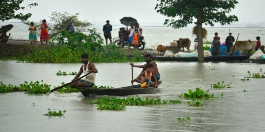 Hindistan'daki Sellerde Ölenlerin Sayısı 160'a Çıktı
