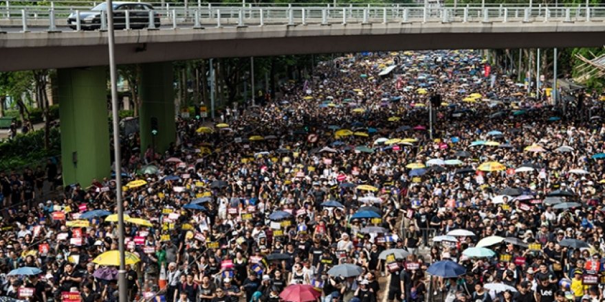 Hong Kong'da Halk Tekrar Sokaklarda