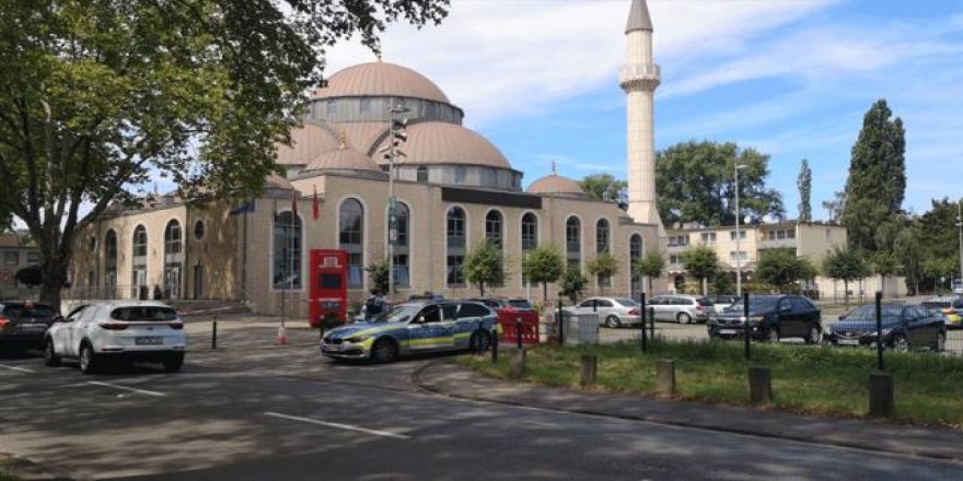 Almanya'da Camiye Bomba İhbarı